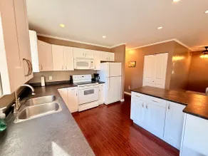Heart of the City | Clean, Cozy & Fully Equipped - Image 5