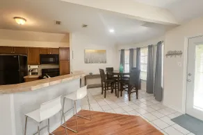 Lovely 3 Bed With Large Backyard - Image 5