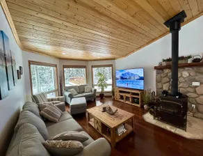 Rocky Mountain Retreat: Private 2 Acres & Hot Tub - Image 3