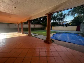 House in the heart of the city - Image 2