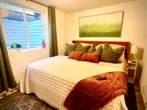 Luxe 5BR Haven-Hot Tub-Near DT-3 Kings-Ski-Game Rm - Image 5