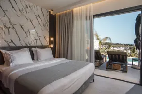 Celeste Luxury Villas - Image 4