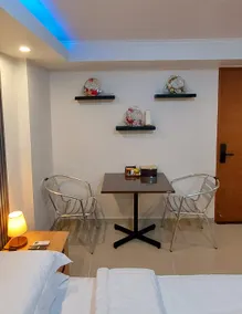 Cozy & Comfy Studio Near Airport w/ 55” TV - Image 3