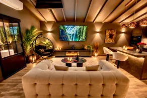 Prestige Suite / Luxury Rooftop Hot Tub - Image 5