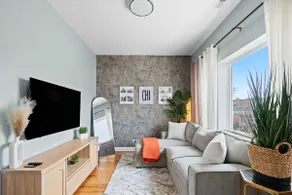 20% OFF Windy City Escape- 2 queen BR - Image 3