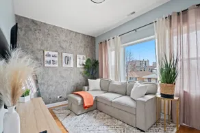 20% OFF Windy City Escape- 2 queen BR - Image 5
