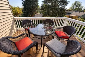 Relaxing Townhouse Escape - Image 3