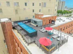 Vibrant Loft in St. Louis| Pool| Free Parking| Gym - Image 2