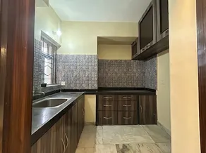 Spacious 2BHK Furnished Near Apollo Hospital - Image 3
