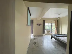 Spacious 2BHK Furnished Near Apollo Hospital - Image 4