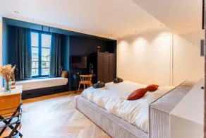 Royal Apartment with Cathedral View - Image 2