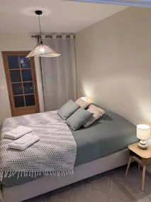 Left Bank 4* comfort and relaxation by the lake ... - Image 2