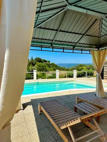 One-bedroom apartment in the countryside with large swimming pool - Image 2