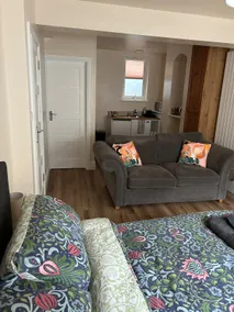 New Town Centre Studio Flat - Image 2