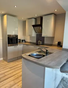 Perfect home for families or contractors - Image 4