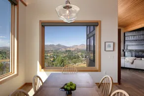 Luxe 4BR/3BA • Smith Rock, 9 Peaks, Hot Tub, 10 Ac - Image 2