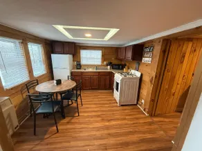 Cozy and Cute Cottage in Laconia - Image 4