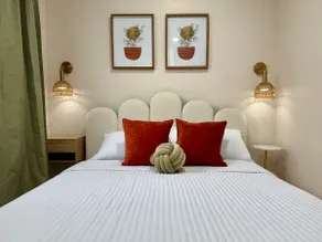 Modern 1BR in Utica | Fast WiFi, Self Check-In - Image 2