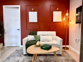Modern 1BR in Utica | Fast WiFi, Self Check-In - Image 5
