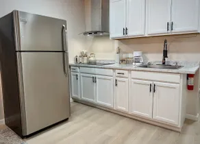 Modern 1BR in Utica | Fast WiFi, Self Check-In - Image 4
