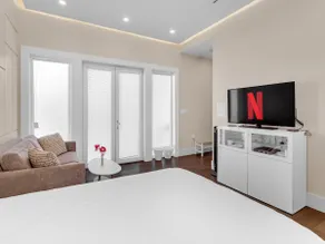 Luxury/private/walk to dining/free parking/2 beds - Image 2