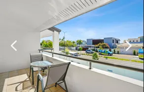 Couples Budget Stay on Noosa Parade! - Image 4