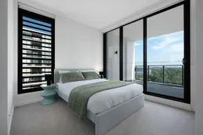 Best in MQ 2BR Apt + study/pool/parking/Metro - Image 3