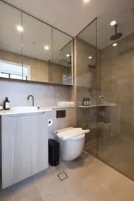 Best in MQ 2BR Apt + study/pool/parking/Metro - Image 4