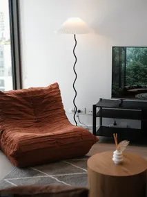 Best in MQ 2BR Apt + study/pool/parking/Metro - Image 2