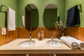 Sophistication and Panoramic View with Air Conditioning - Image 5