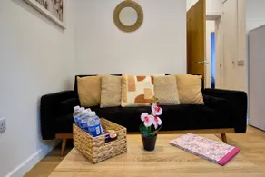 Newly refurbished town centre apartment - Image 4