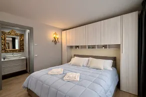 Blue Casbah Suite in downtown Menaggio - Image 4