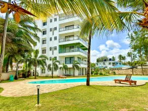 The Beachfront Penthouse: Pool + Hot Tub + AC + Ensuite - Image 5