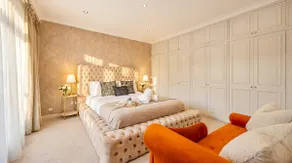 HUGE Knightsbridge 4BR Harrods HQ for 11 with Balcony, Gated Parking Acess, Unmissable Family Luxury - Image 4