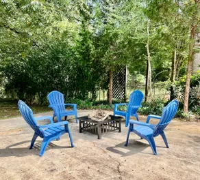The Griffin House- 4 BR/2 BA fire pit, grill, yard - Image 2