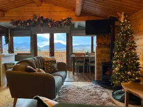 Beautifully Restored Log Cabin - Image 4