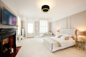 Beach Retreat~ Seafront Apartment with Garden - Image 4