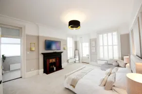 Beach Retreat~ Seafront Apartment with Garden - Image 5