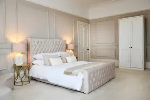 Beach Retreat~ Seafront Apartment with Garden - Image 2