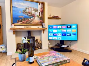 Family Forest Retreat – Steps from Paultons Park - Image 2