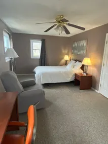 Whole house 2 bedrooms 1 bath sunroom fenced yard - Image 3
