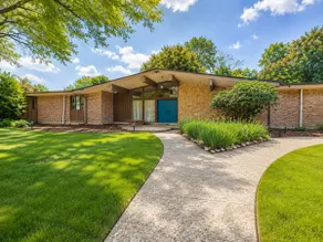 Upscale Dayton Home-Sleeps 9 | FirePit•Spa Tub - Image 3