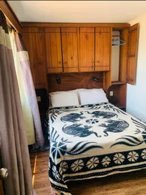Beautiful cabin with access to hot springs - Image 5