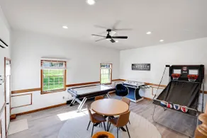 Family home w/game room, deck & hot tub - Image 4