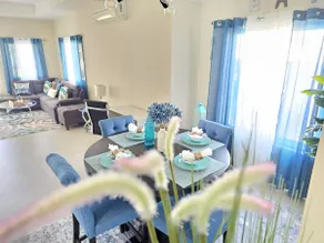 Sunny-Shore Hideaway - Image 2
