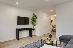 ”Charcoal” Brand New 1-bed Stacked Townhome - Image 5
