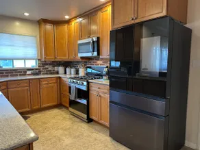Lou's house - Image 5