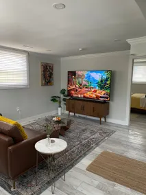 2bedroom guest unit in a house w private entrance - Image 2