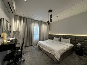 Spacious 1BR, 65” 4K TV •Huge living •Self-Entry - Image 2