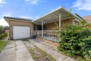 Modern 3BR Free parking Patio - Image 2